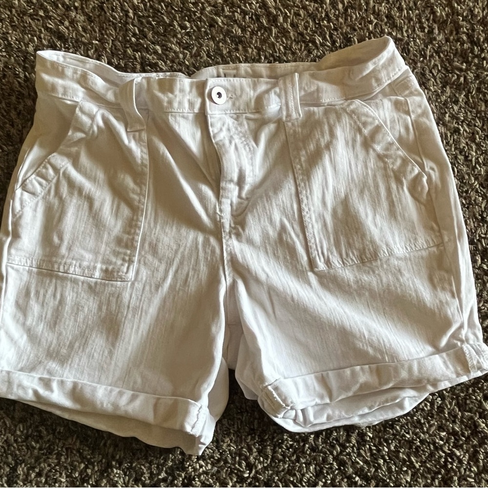 White Style & Co shorts.